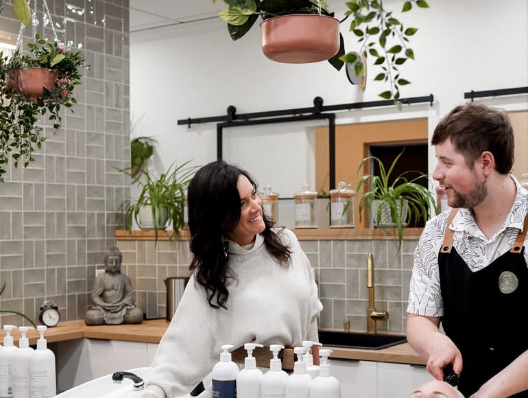 Coloristes capillaires spécialisés en coloration végétale et naturelle